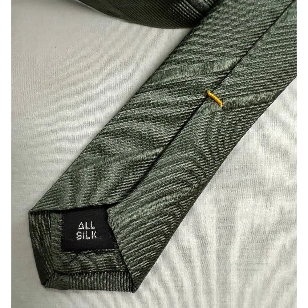 Tom James Filo A’Mano Green Stripe Tie Hand Tailored 100% Silk